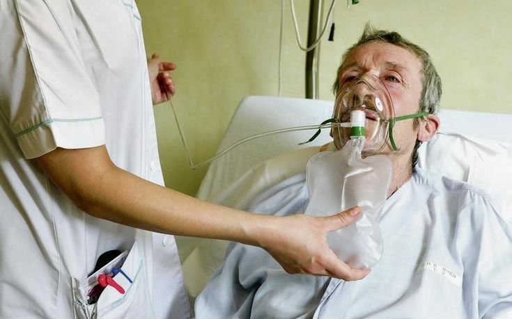 Patient receiving oxygen therapy at home in Dubai